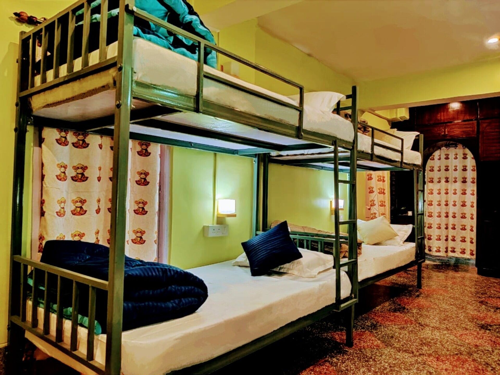8-Bed Mixed Dormitory photo 1